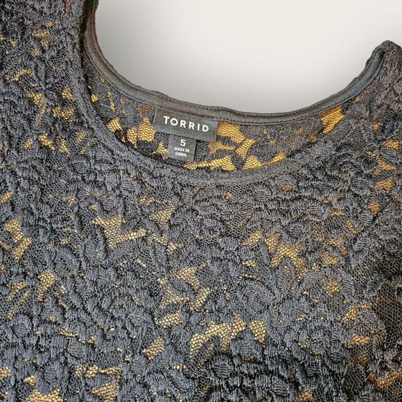 🌼4/$30 Torrid Sheer Lace Crew Neck Puff Sleeve Black Top - Picture 3 of 9